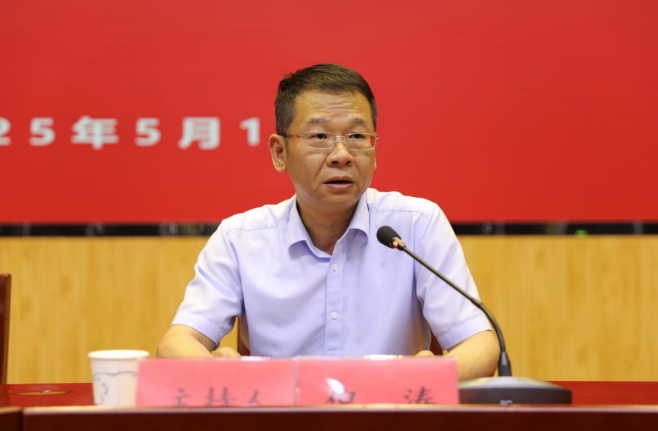 区委举办深入贯彻中央八项规定精神学习教育专题宣讲报告会暨区委理论学习中心组学习（扩大）会议